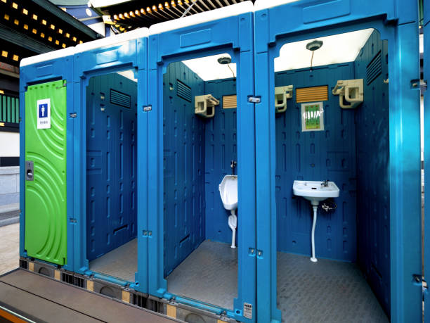 Best Portable restroom trailer rental  in Oakland, FL